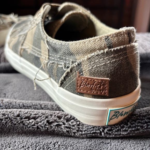 Blowfish Malibu Camo Slip On Sneakers Size 8.5 - Picture 6 of 11